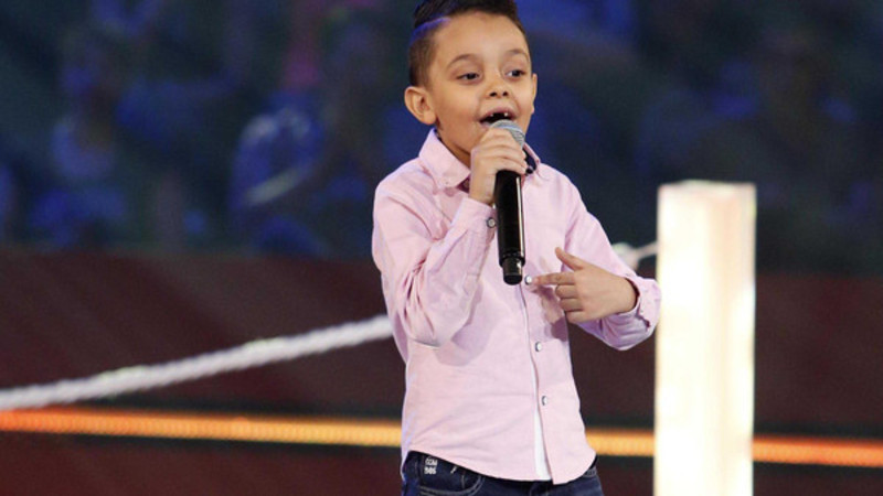 بالفيديو: أحمد السيسي في أول أيام الدراسة بعد عودته من ذا فويس كيدز